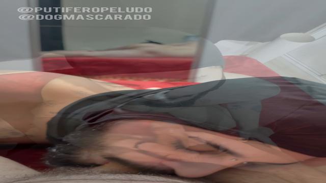 Mijando na boca do Putífero Peludo