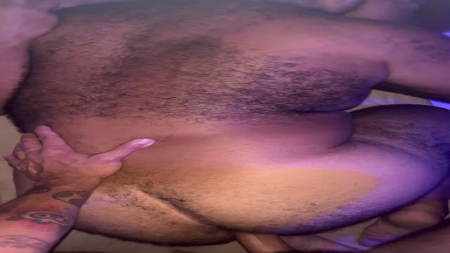 Meti a rola enquanto ele mamava o ursão do bloco