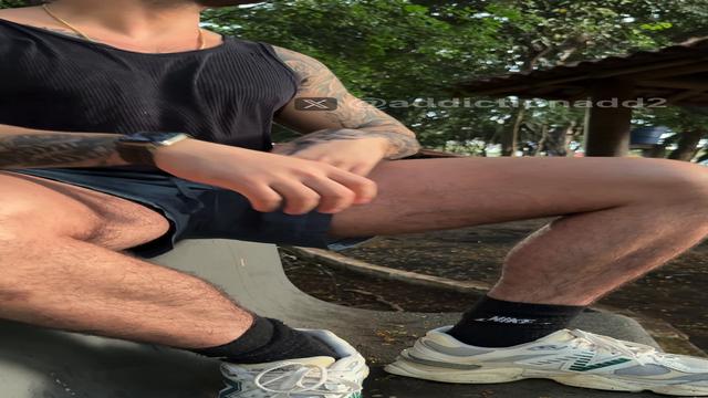 Gozadona no banco do Parque