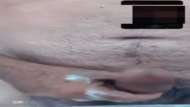 Coroa barbeiro 49 anos casado com mulher dando leite...