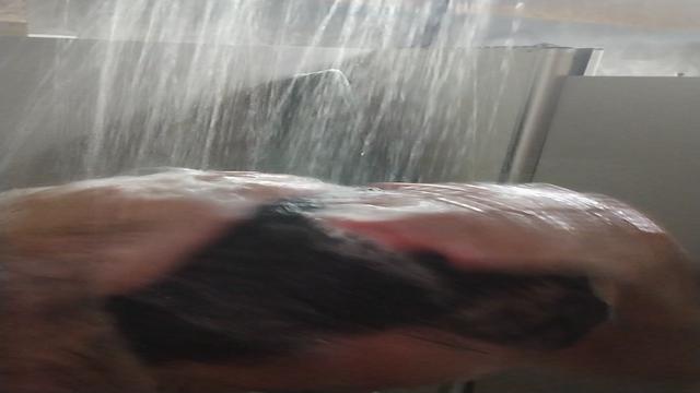 Banho na nova academia.