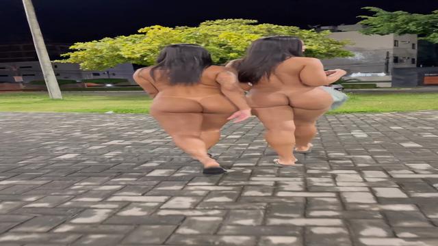 EU E A EDNASAMARA FICAMOS PELADINHAS NA PRAÇA DO BAIRRO!