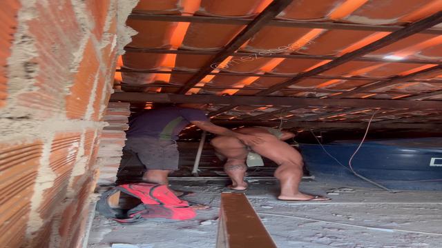 Encanador safado meteu o cano no meu rabo 