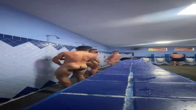 Pegação no banheiro da natação 