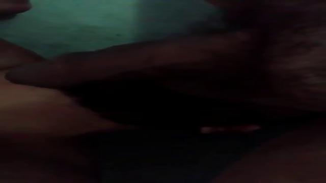 Cadela saboreando saco suado