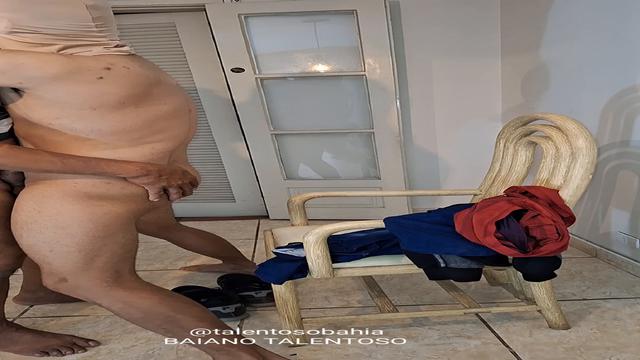 O CARPINTEIRO VEIO HOJE DE MANHA BEM CEDO SOCAR NO M...