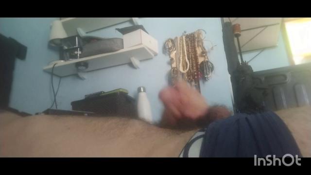 Batendo uma punheta no primeiro dia de 2026.