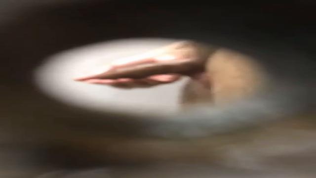 Espiando caminhoneiro no banho 