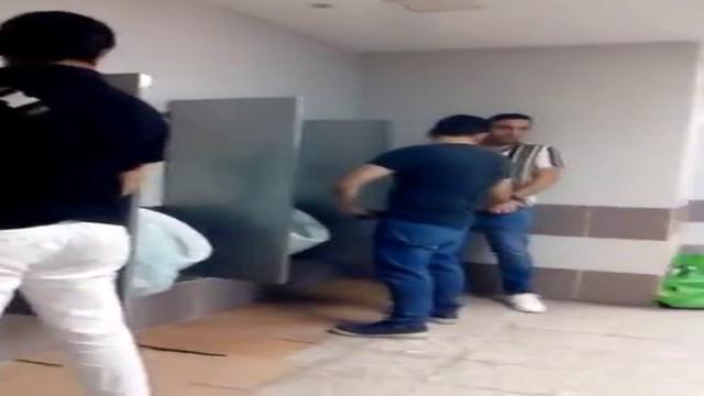 Trabalhadores brasileiros aliviando antes de chegar ...