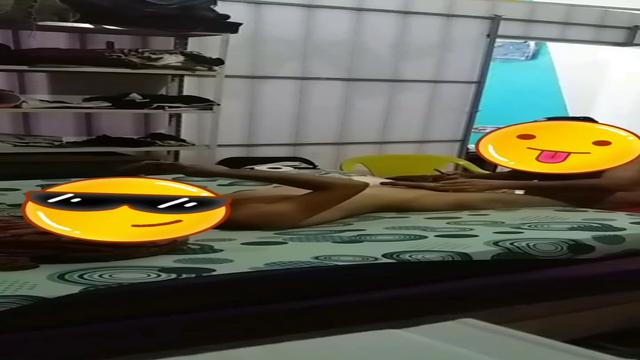 Barbeiro puto depiando e mamando o novinho magrinho