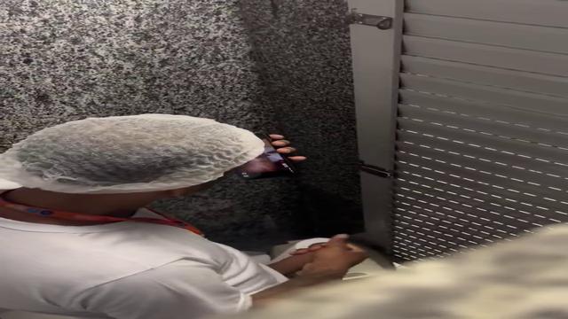 Dotado batendo uma no banheiro 
