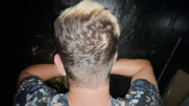 Fodendo safado no dark room da balada gay