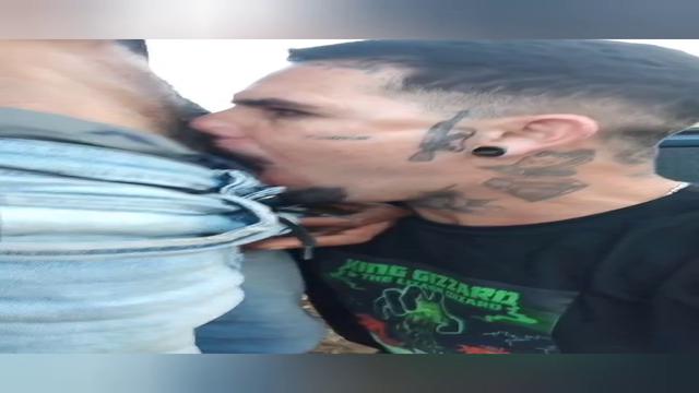 Hétero, Moreno pauzudo, saindo do serviço vi na rua ...