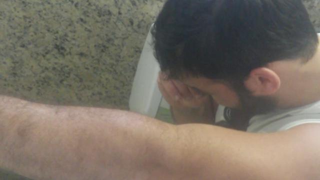 Punhetinha no banheiro