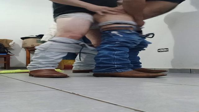 Cowboy tesudo louco pra gozar!!!
