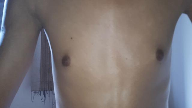 O novinho me comendo de frango assado sem capa