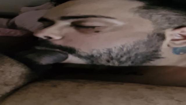 Colocando puto pra engolir minha pica 