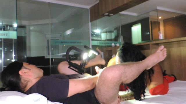 Morena cavalona gostosa chupa gostoso o cú do safadã...