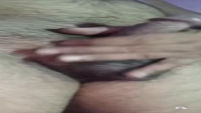 Coroa barbeiro pica grossa peluda em breve leite del...