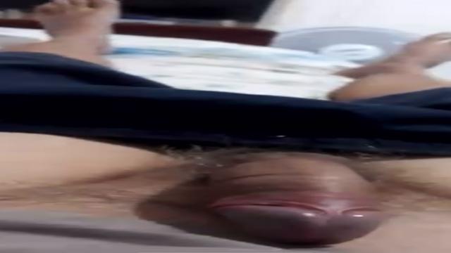 Papai mostrando a rola peluda ? Tímido inédito aqui em breve leite dele quem curte careca vai gostar 