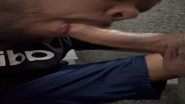 Mamando gostoso no point dos caminhoneiros 