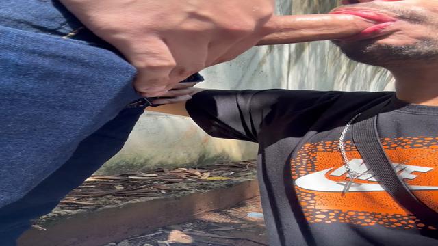 Mamando dois putos na trilha da eng 