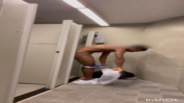 Olha que moreno gostoso viu 