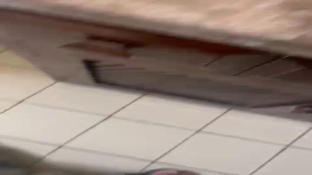 COROA MOSTRANDO A ROLA