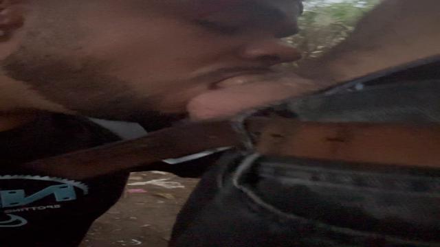 Mamando gostoso a piroca do novinho na trilha 