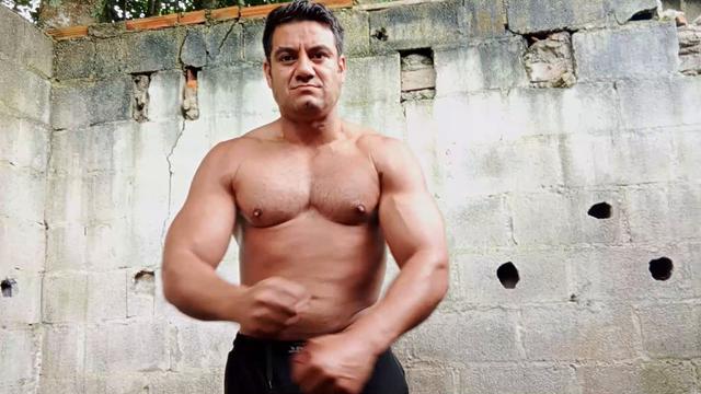 Muscle Man jerking off