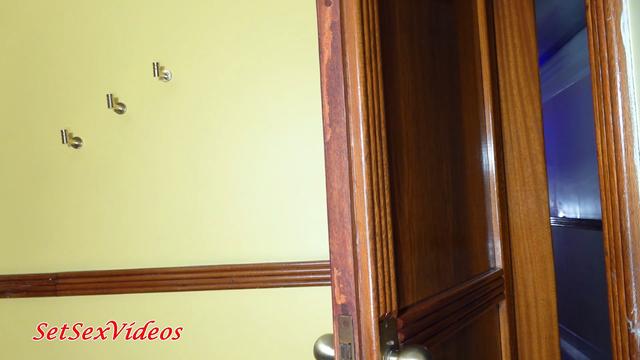 Trailer- Marcella Schultz fazendo mini gangbang com três machos e todos gozando na boca dela 