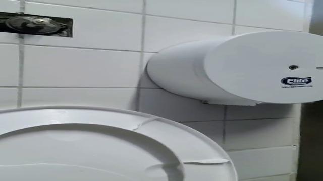 Banheirão lotado muita putaria