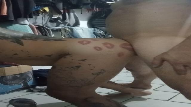 Macho caminhoneiro veio dar aquela aliviada gostosa ...