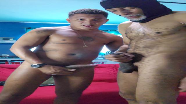 Brotheragem com o paizão dotado.