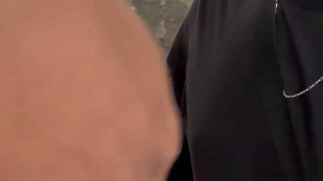 Mamando novinho no galpão de uma empresa