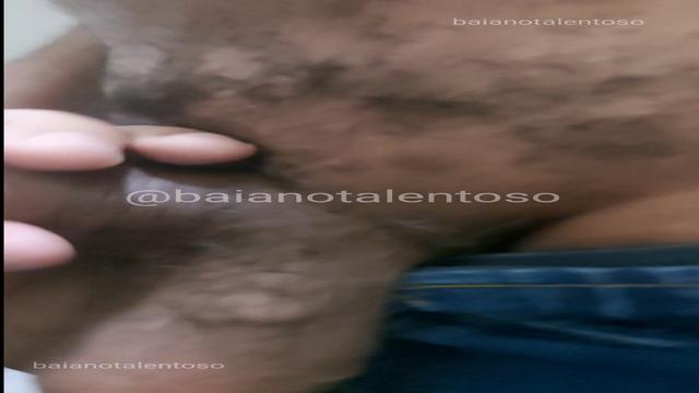 MAMANDO O COROA NO BANHEIRO DO FORRÓ