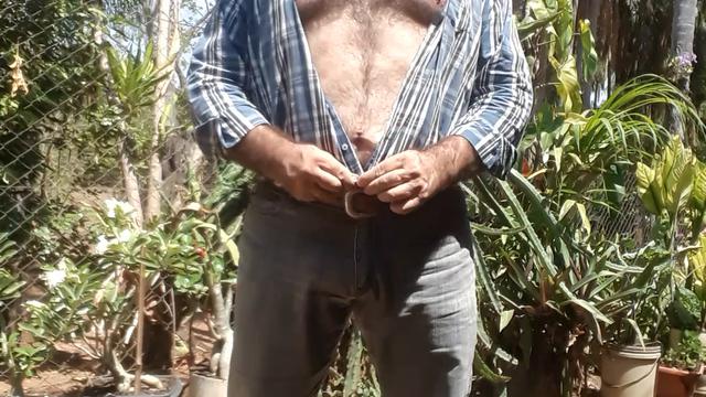 COWBOY CAVALAO MIJANDO NA FAZENDA