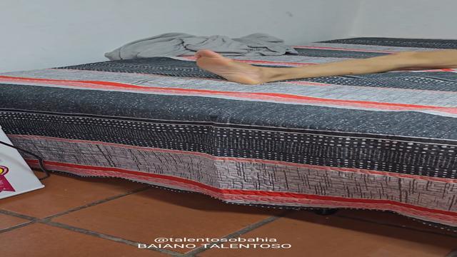 ESSE NOITE O CORA DOT DONO DO BAR SAO MIGUEL DEU UMA...