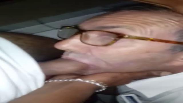 Novinho colo coroa pra chupar gostoso 