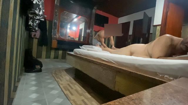 Massagem no amigo casado 