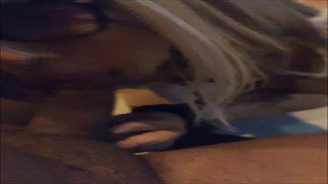 Saboreando o pauzão do negão