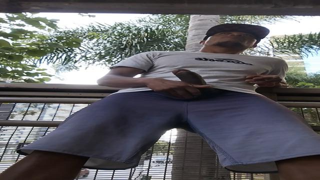 Punheta no passarela ?