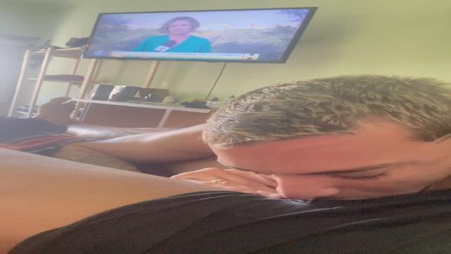 Deixando ele leitar minha boca