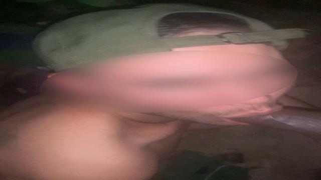 Encontrei um negão crakudo na madrugada na mata 