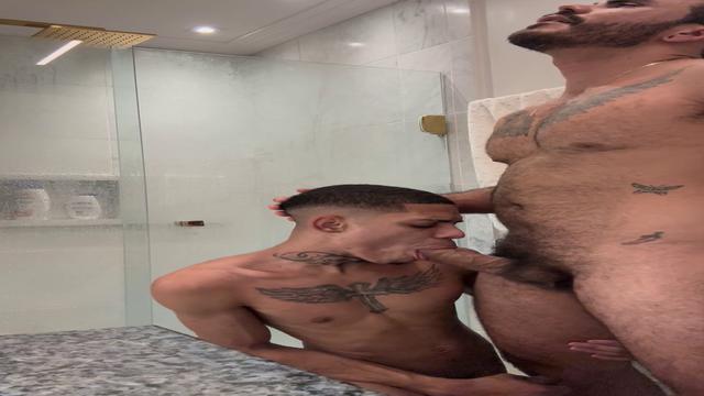 NOVINHO SAINDO DO BANHO/PARTE 1