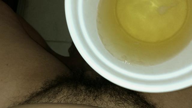 Molhando pica e pés de mijo 