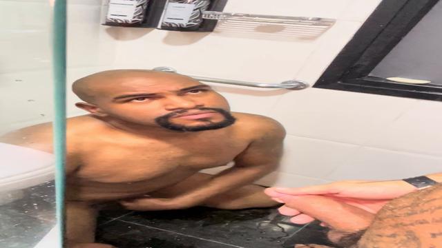 ALLAN GUERRA MIJANDO NA MINHA BOCA