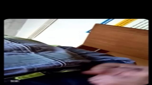 Coroa parrudo varredor de rua , parou no banheiro so...