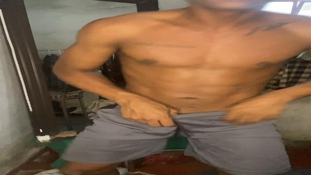 Chegando da academia cheio de tesao, bati uma até gozar 