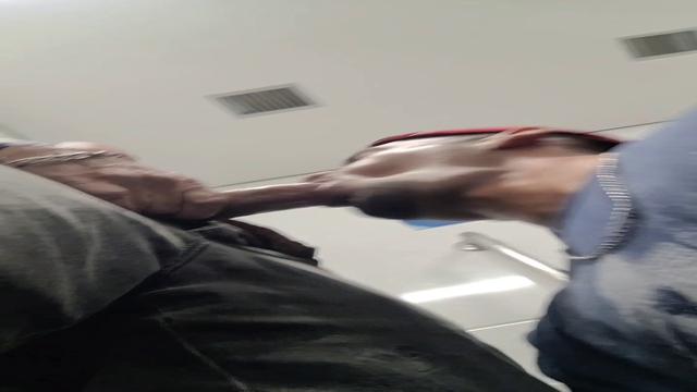 Putaria gostosa com o motorista e o amigo